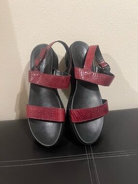 Women's Burgundy Textured Strap Slingback Sandals